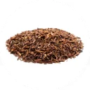 Gesneden rooibos, roodbruin van kleur, op een hoopje